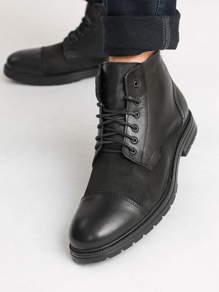Черные ботинки с отрезным носком